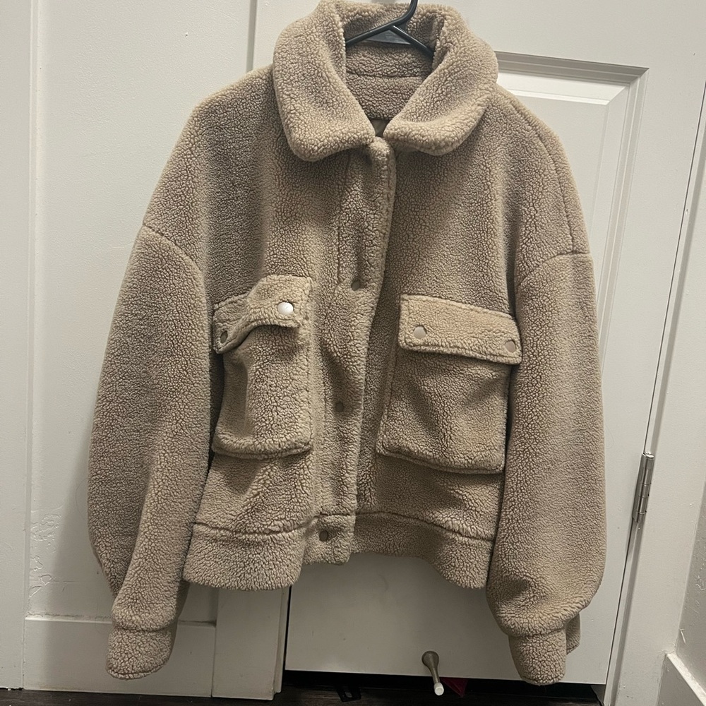 ZARA LIKE NEW Cozy Tan Sherpa Jacket
